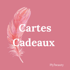 Fond rose avec une plume rose à gauche et le texte “Cartes Cadeaux” en blanc au centre. Logo “Ply’beauty” inscrit en bas à droite.