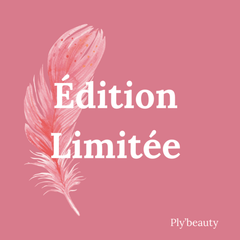 Image à fond rose avec une plume rose sur le côté gauche et le texte “Édition Limitée” en blanc au centre. Signature “Ply’beauty” en bas à droite.